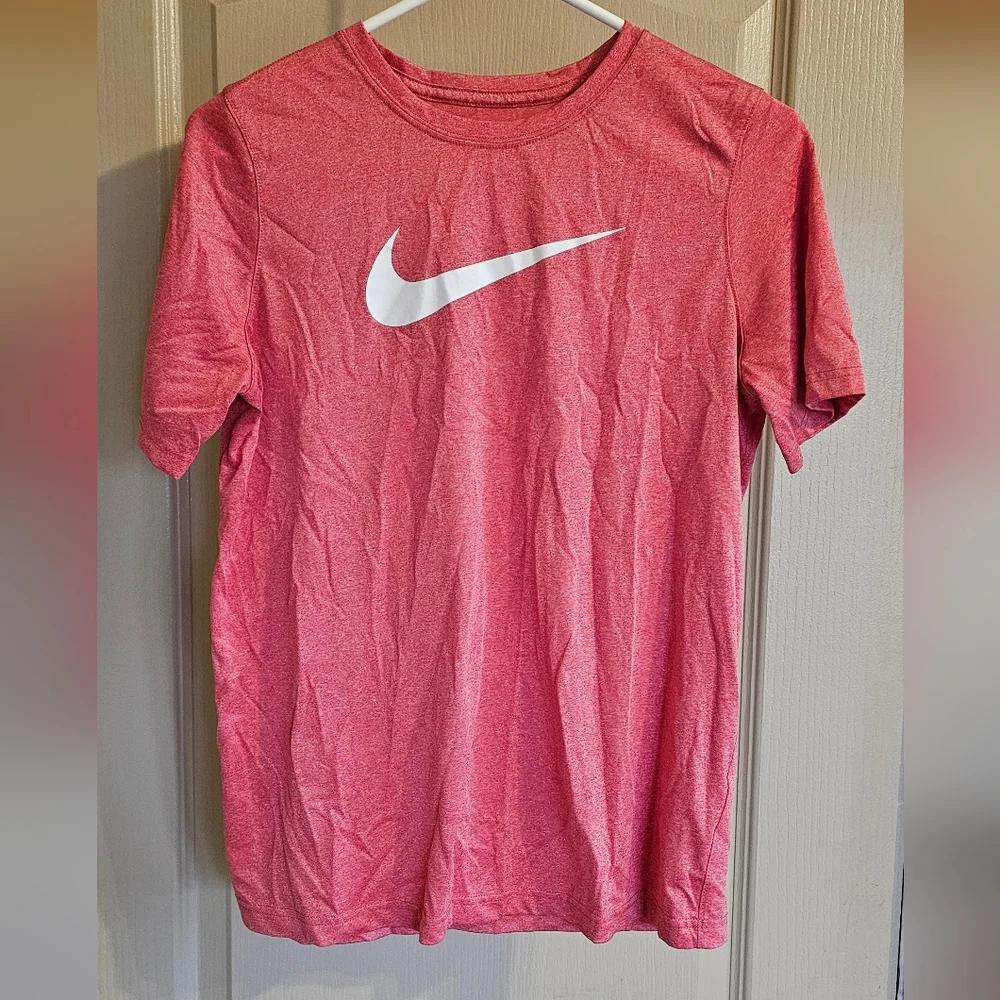 The NIKE Tee With Dri-Fit XL